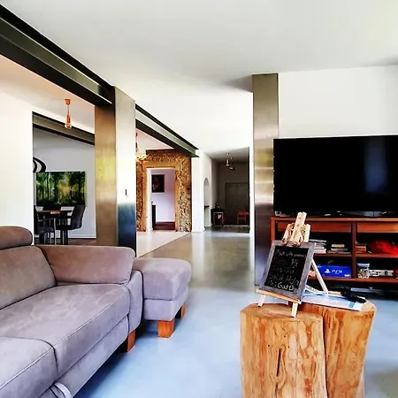 Bruce's Villa